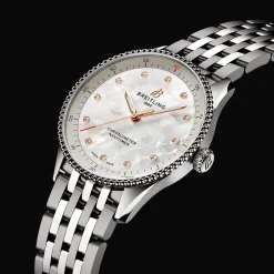 Navitimer 32 SuperQuartz™